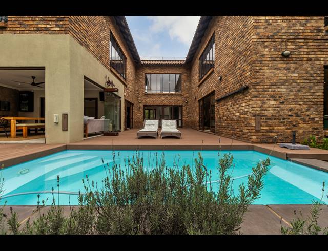 4 BEDROOM HOUSE FOR SALE IN LEEUWFONTEIN ESTATE